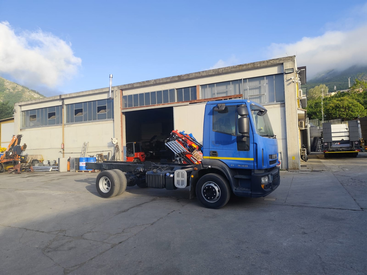 IVECO EUROCARGO 150E25 - Cab chassis truck: picture 2 IVECO EUROCARGO 150E25 - Cab chassis truck: picture 2