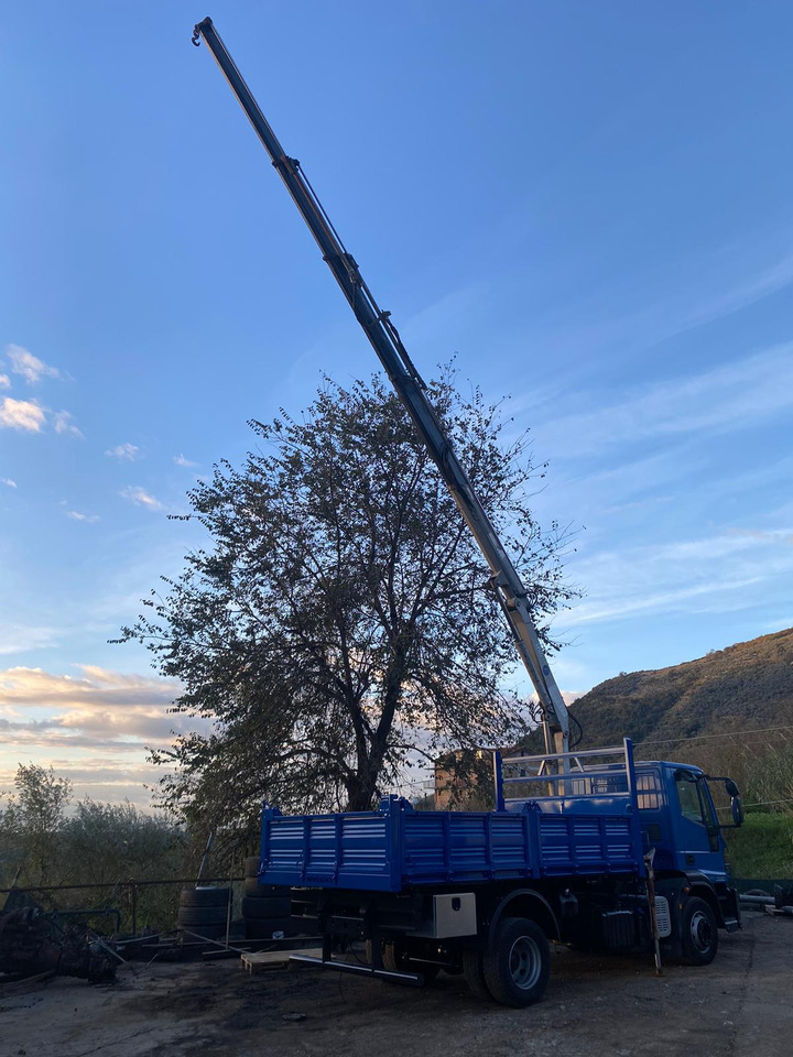 IVECO EUROCARGO 150E25P - Crane truck: picture 3 IVECO EUROCARGO 150E25P - Crane truck: picture 3