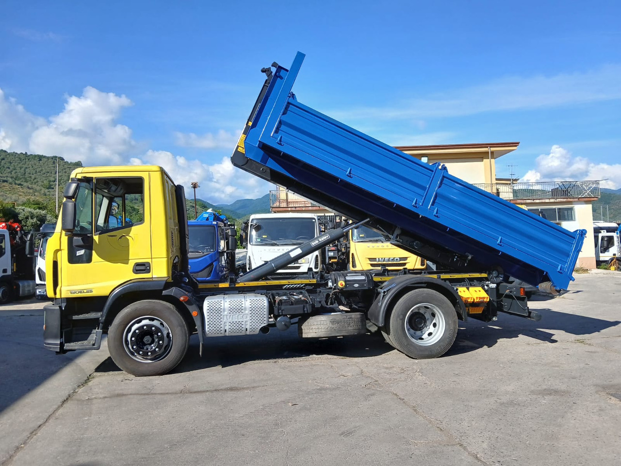 IVECO EUROCARGO 190EL25 - Hook lift truck: picture 5 IVECO EUROCARGO 190EL25 - Hook lift truck: picture 5