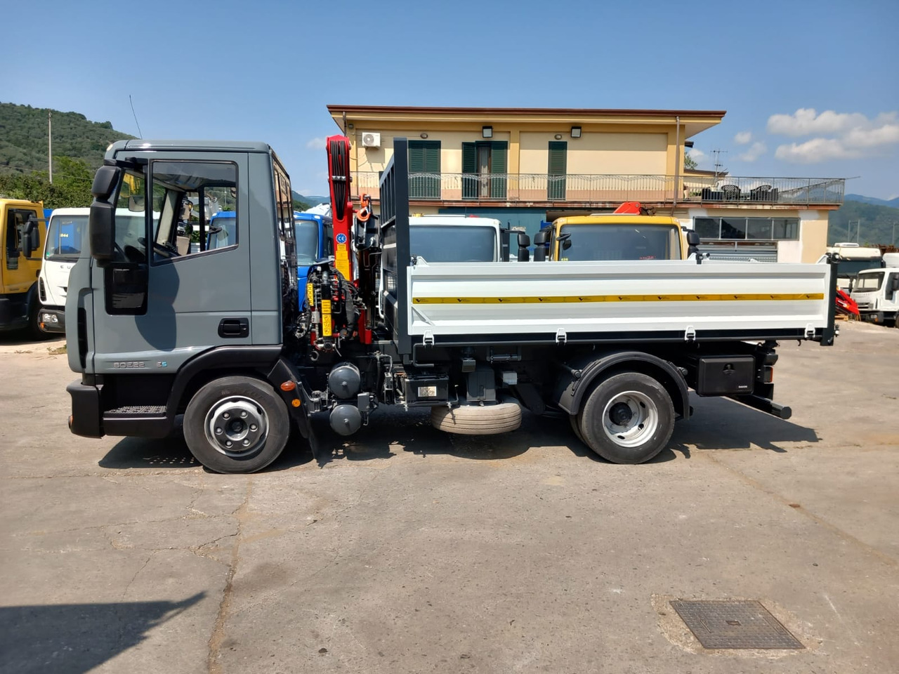IVECO EUROCARGO 80E22 - Crane truck: picture 4 IVECO EUROCARGO 80E22 - Crane truck: picture 4