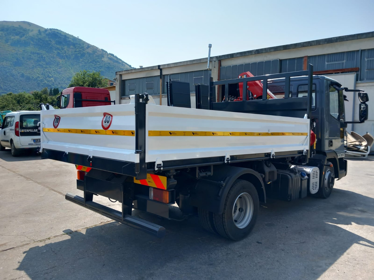 IVECO EUROCARGO 80E22 - Crane truck: picture 3 IVECO EUROCARGO 80E22 - Crane truck: picture 3