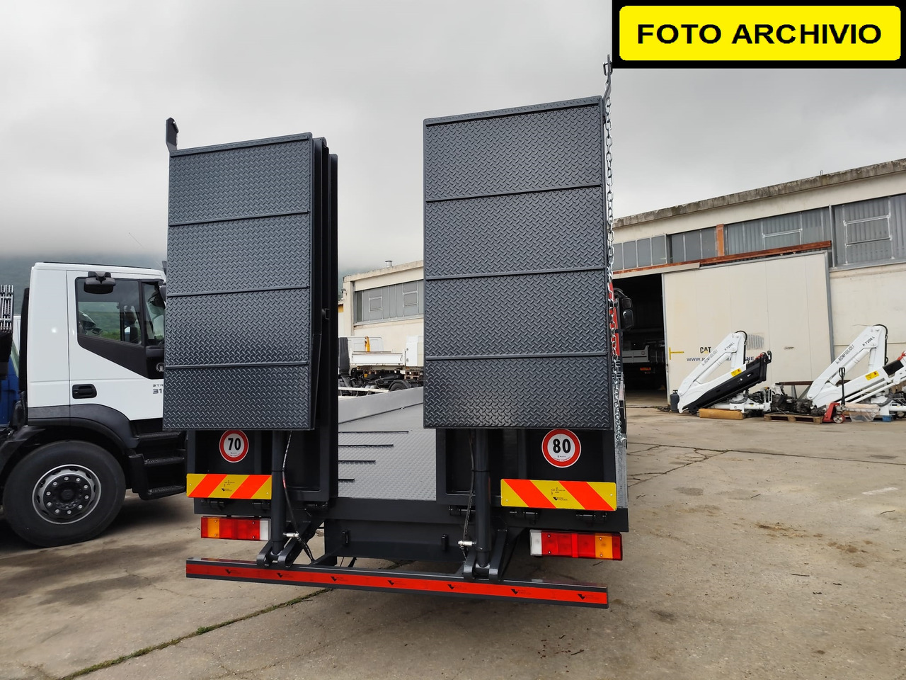 IVECO STRALIS 320S50 - Dropside/ Flatbed truck: picture 4 IVECO STRALIS 320S50 - Dropside/ Flatbed truck: picture 4