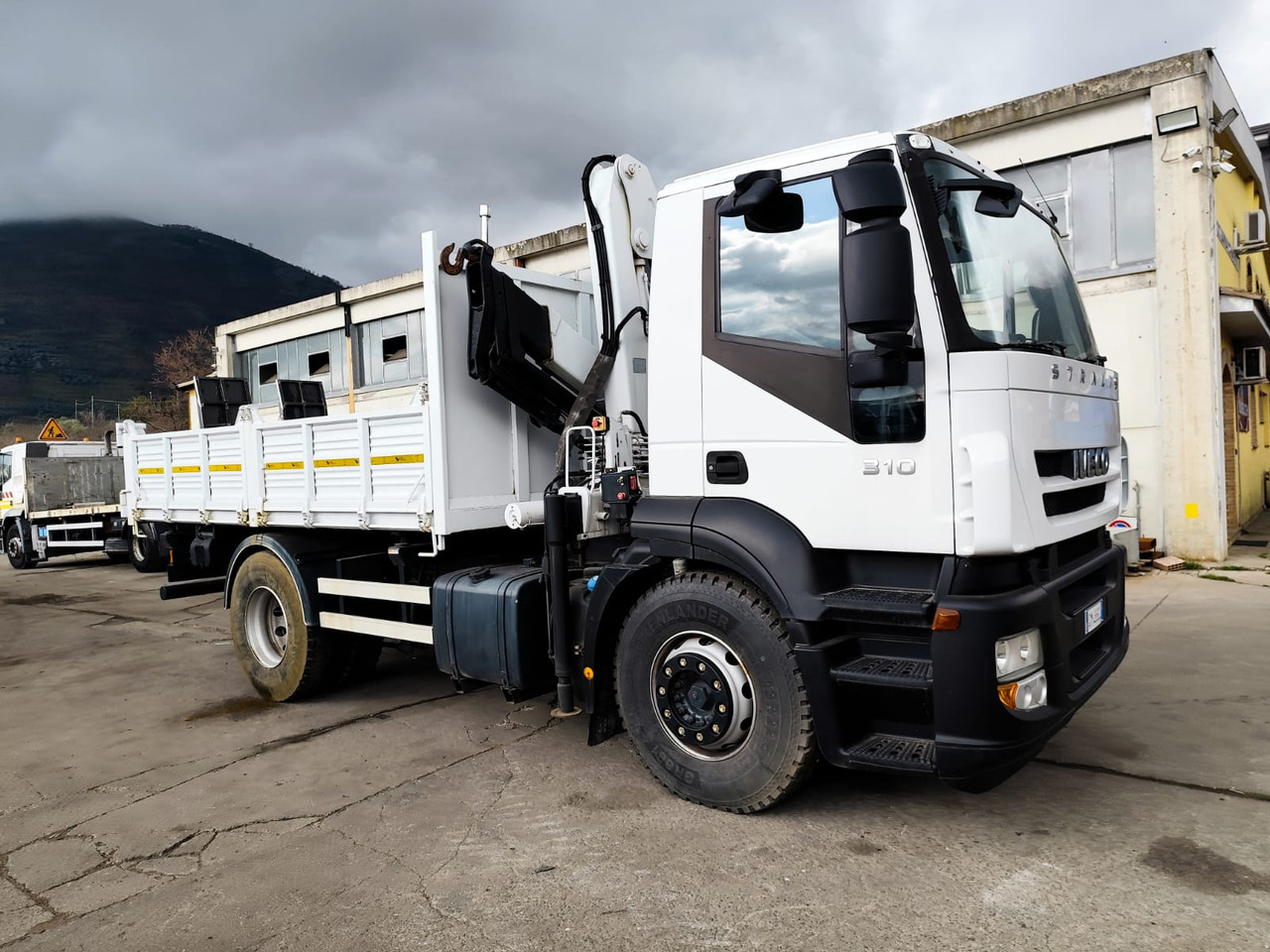 Crane truck, Tipper IVECO STRALIS AD 190S31P: picture 21