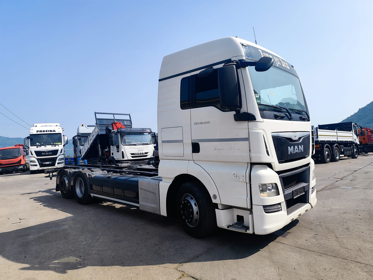 MAN TGX 26.440 - Dropside/ Flatbed truck: picture 1 MAN TGX 26.440 - Dropside/ Flatbed truck: picture 1