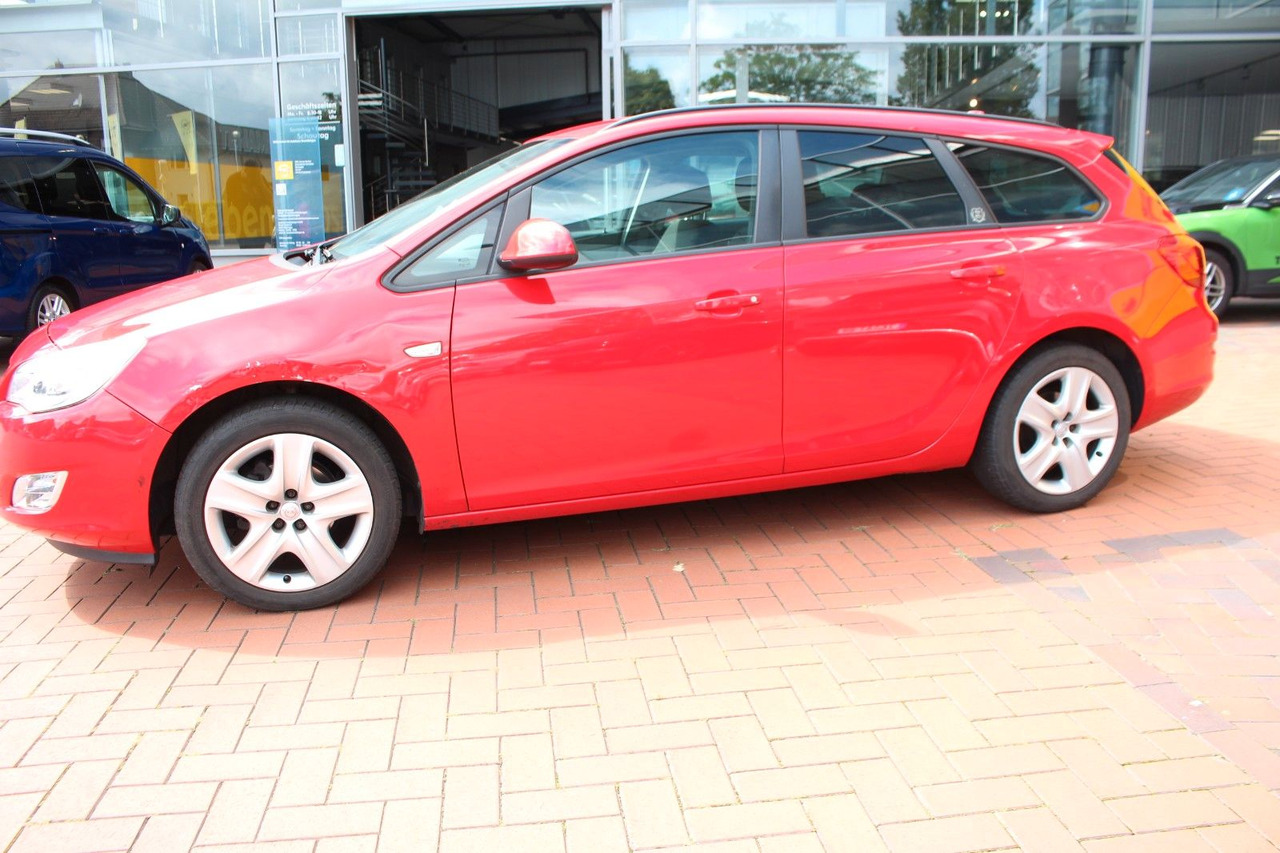 Opel Astra J Sports Tourer Design Edition - Station wagon: picture 2 Opel Astra J Sports Tourer Design Edition - Station wagon: picture 2