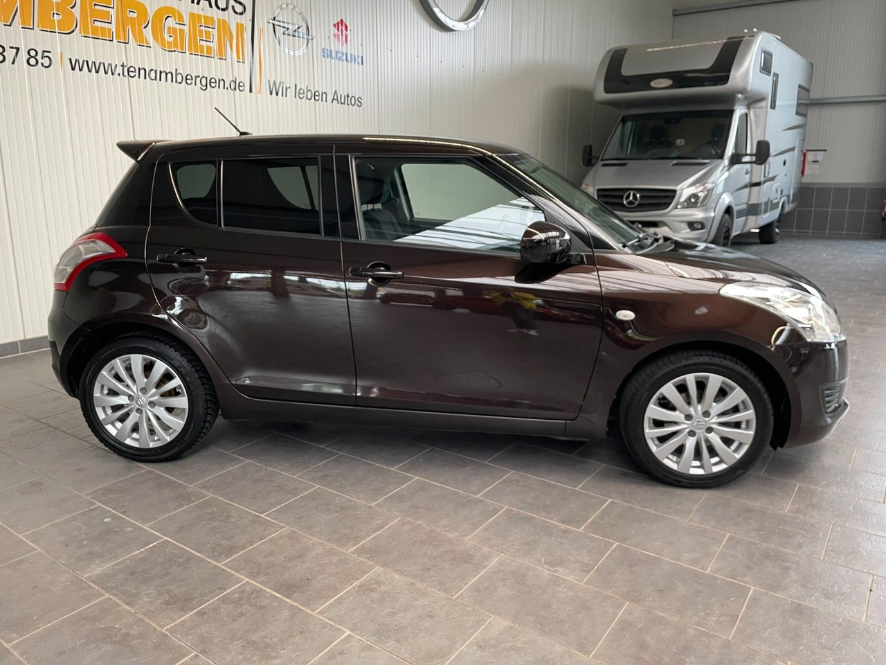 Suzuki Swift 1.2 ,Tempomat , Allwetterreifen,Spoiler - Car: picture 2 Suzuki Swift 1.2 ,Tempomat , Allwetterreifen,Spoiler - Car: picture 2