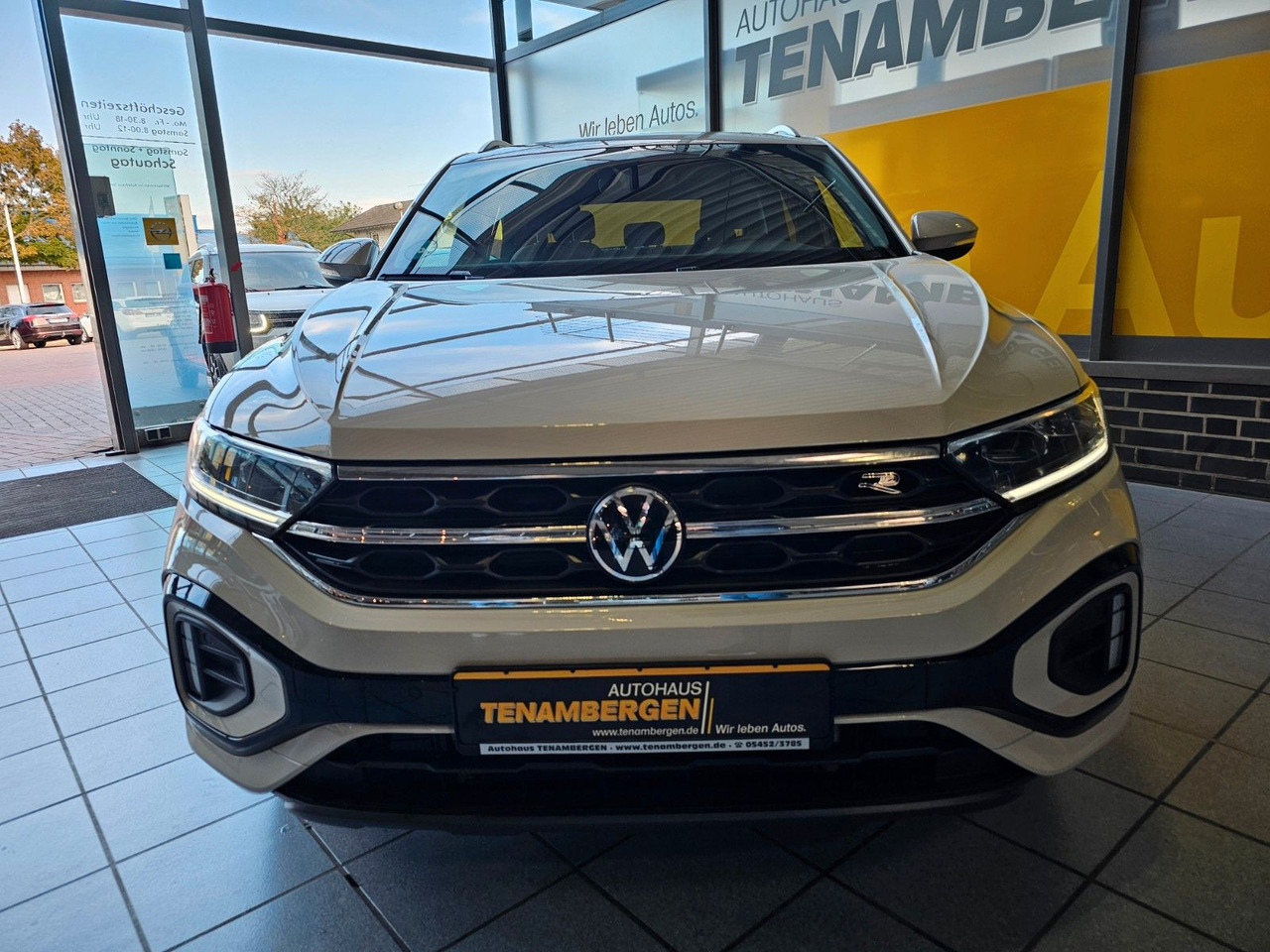 Volkswagen T-Roc R-Line eHeckklappe SHZ LED - SUV: picture 3 Volkswagen T-Roc R-Line eHeckklappe SHZ LED - SUV: picture 3