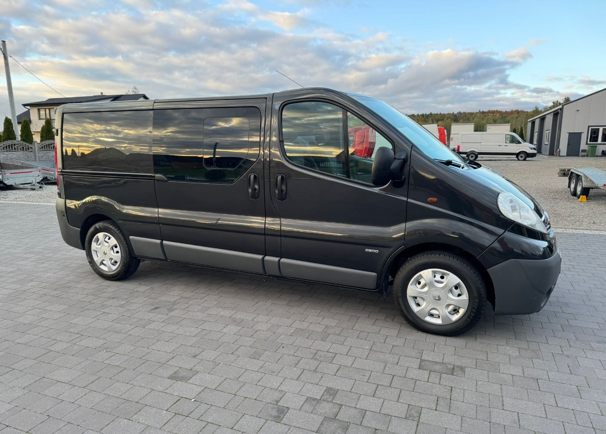 Opel Vivaro Doka Long 2.5 150 ps. L2 H1 - Combi van: picture 5 Opel Vivaro Doka Long 2.5 150 ps. L2 H1 - Combi van: picture 5