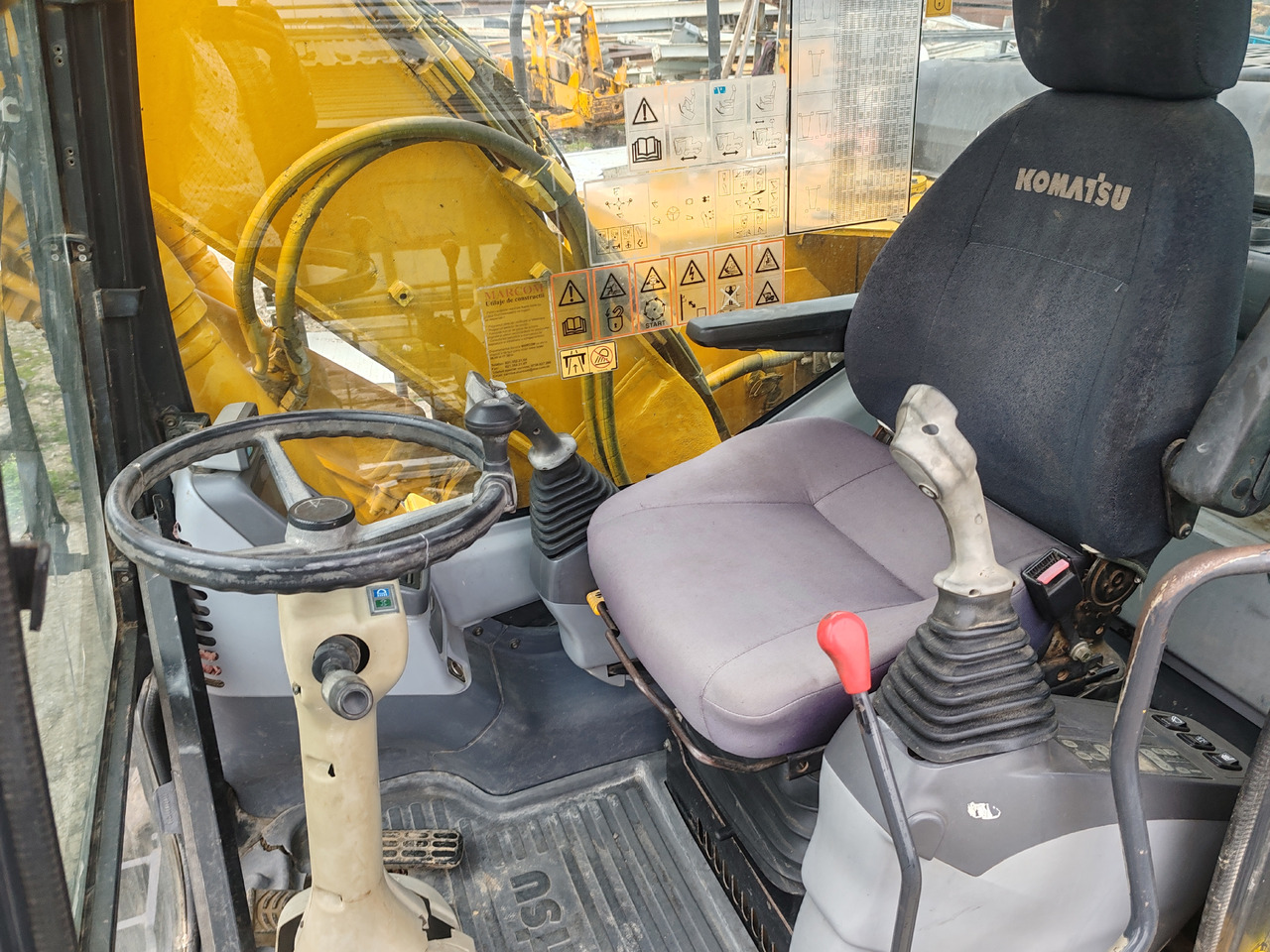 Wheel excavator Komatsu PW140-7: picture 7
