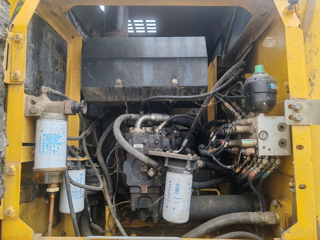 Wheel excavator Komatsu PW140-7: picture 6
