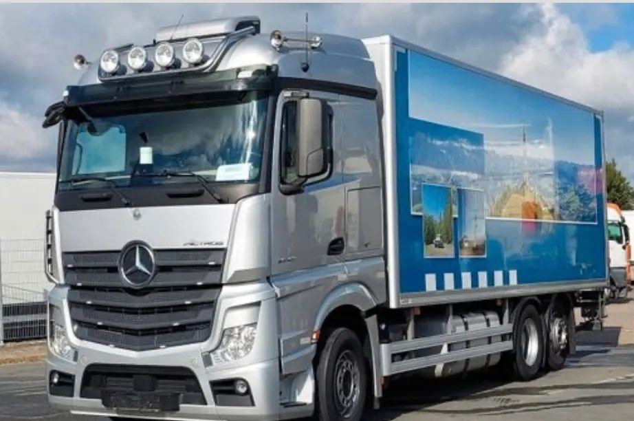 Box truck Mercedes-Benz ACTROS 2542: picture 1