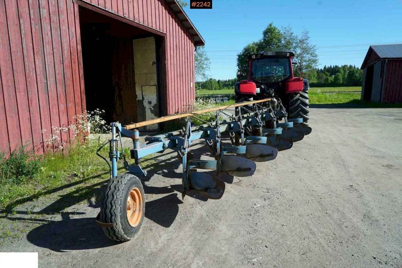 6-bladed plow Överum - Soil tillage equipment: picture 2 6-bladed plow Överum - Soil tillage equipment: picture 2