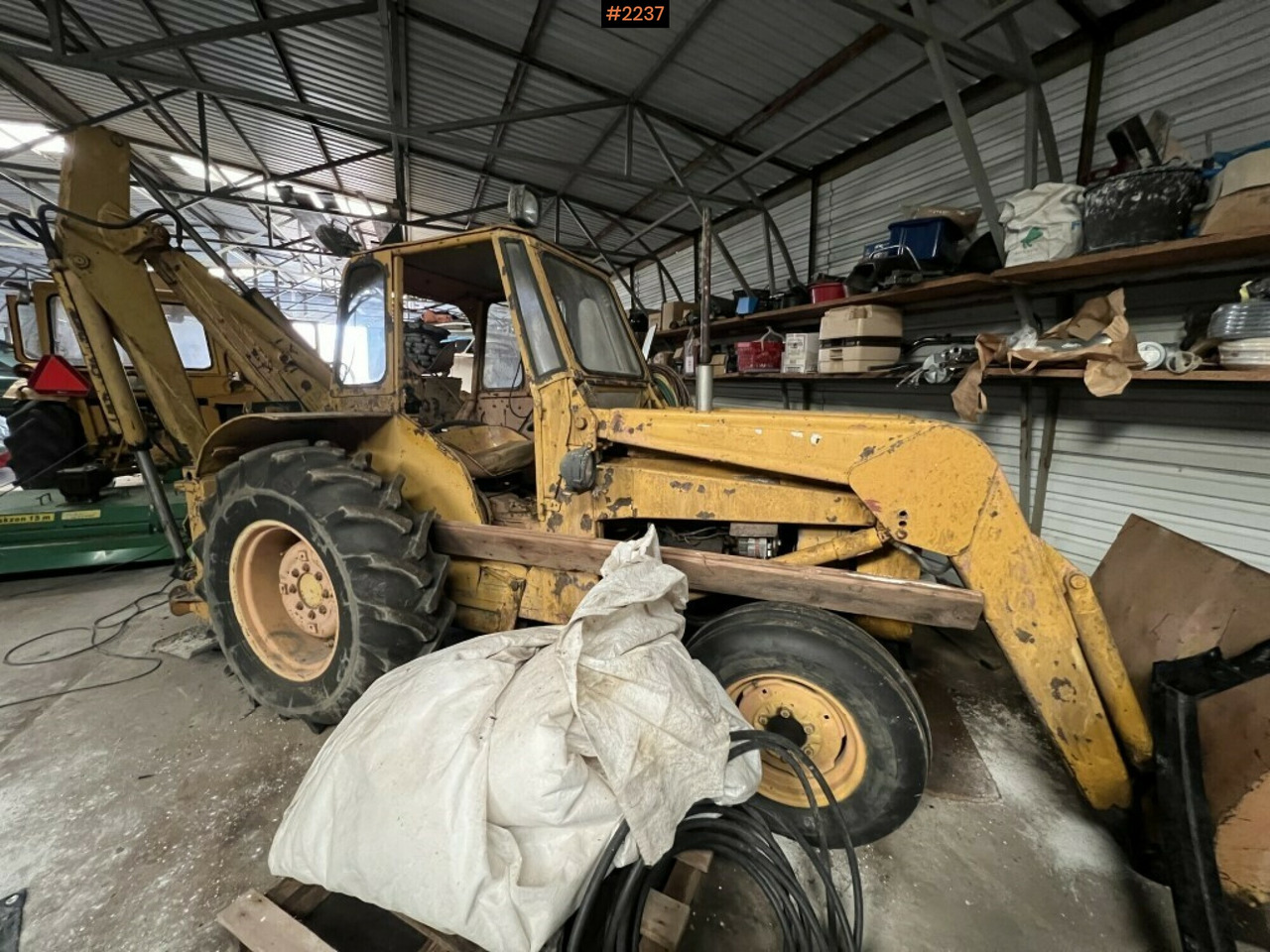 Backhoe loader- MASSEY-FERGUSON 203 - Backhoe loader: picture 3 Backhoe loader- MASSEY-FERGUSON 203 - Backhoe loader: picture 3
