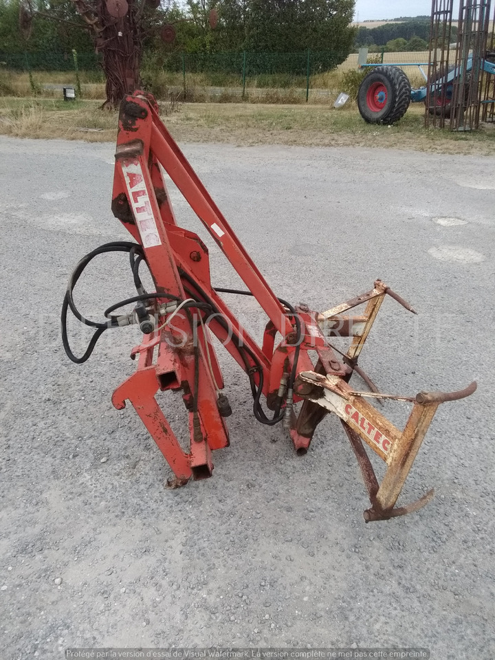 CALTEC SURELEVATEUR DE BOTTES 140 G - Silage equipment: picture 4 CALTEC SURELEVATEUR DE BOTTES 140 G - Silage equipment: picture 4