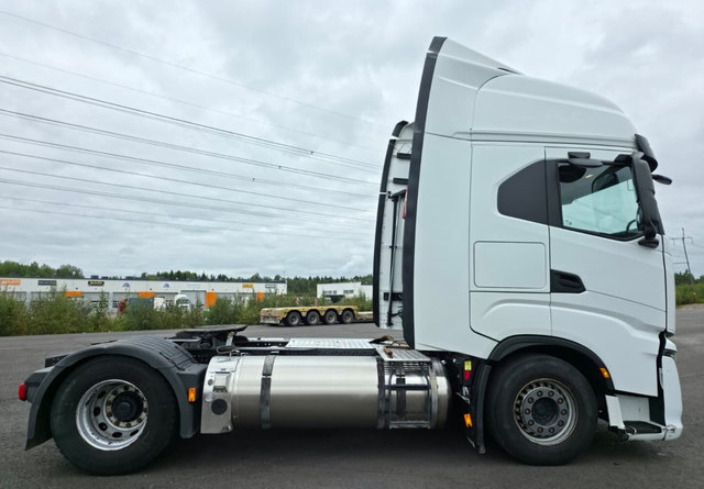 IvecoS-Way 460 4x2 LNG / LBG - Tractor unit: picture 5 IvecoS-Way 460 4x2 LNG / LBG - Tractor unit: picture 5