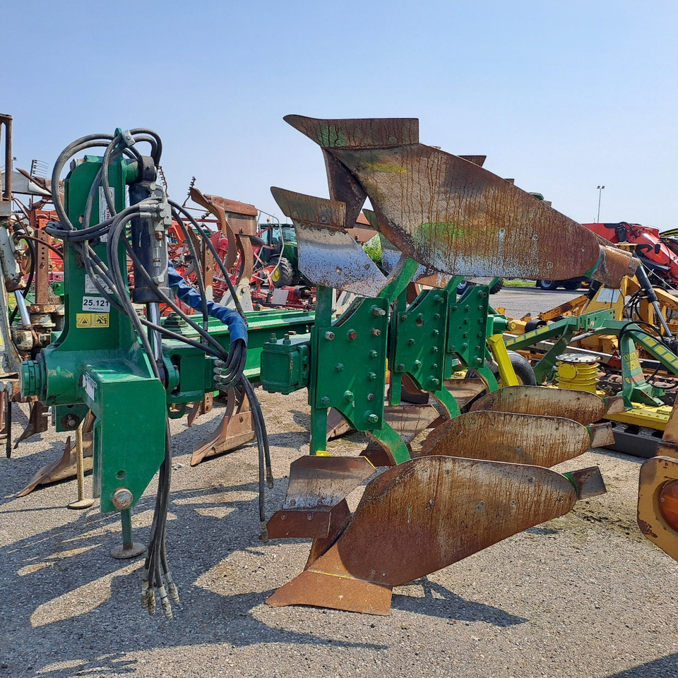 ARATRO TRIVOMERE MORO - Plow: picture 1 ARATRO TRIVOMERE MORO - Plow: picture 1