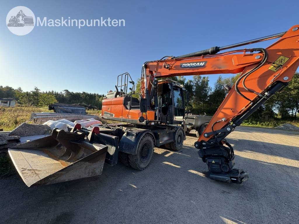 Doosan DX 170 W-5 + Tippvagn + Redskap - Wheel excavator: picture 1 Doosan DX 170 W-5 + Tippvagn + Redskap - Wheel excavator: picture 1