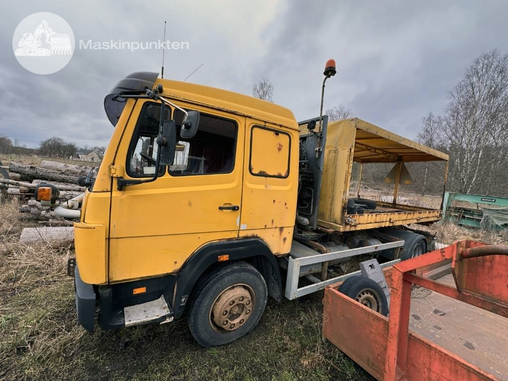 Mercedes-Benz 1117 L - Hook lift truck: picture 1 Mercedes-Benz 1117 L - Hook lift truck: picture 1
