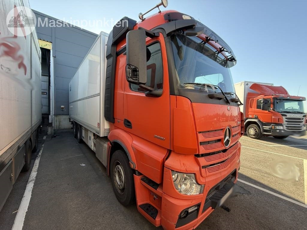 Mercedes-Benz Actros 2551 - Refrigerator truck: picture 3 Mercedes-Benz Actros 2551 - Refrigerator truck: picture 3