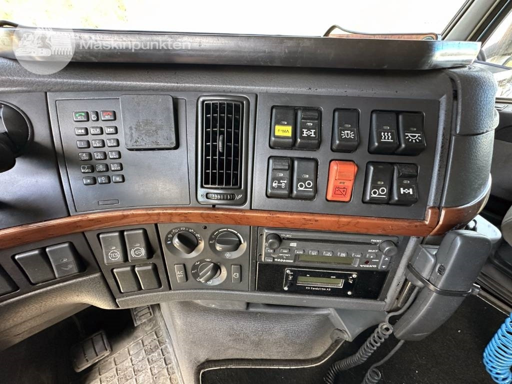Tractor unit Volvo FH 12 460: picture 26