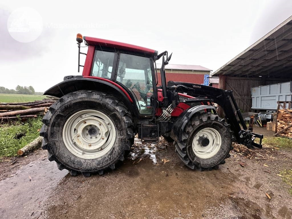 Valtra N 121 - Farm tractor: picture 5 Valtra N 121 - Farm tractor: picture 5