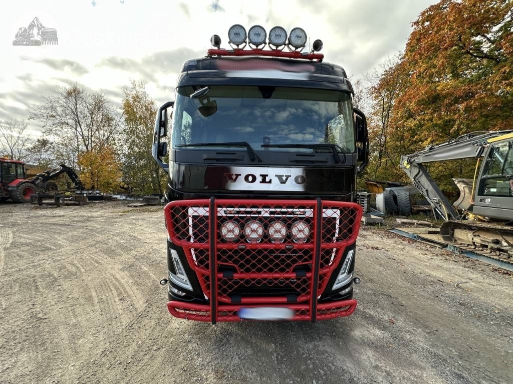 Volvo FH 64 R Timmerbil med kran  - Timber truck: picture 2 Volvo FH 64 R Timmerbil med kran  - Timber truck: picture 2
