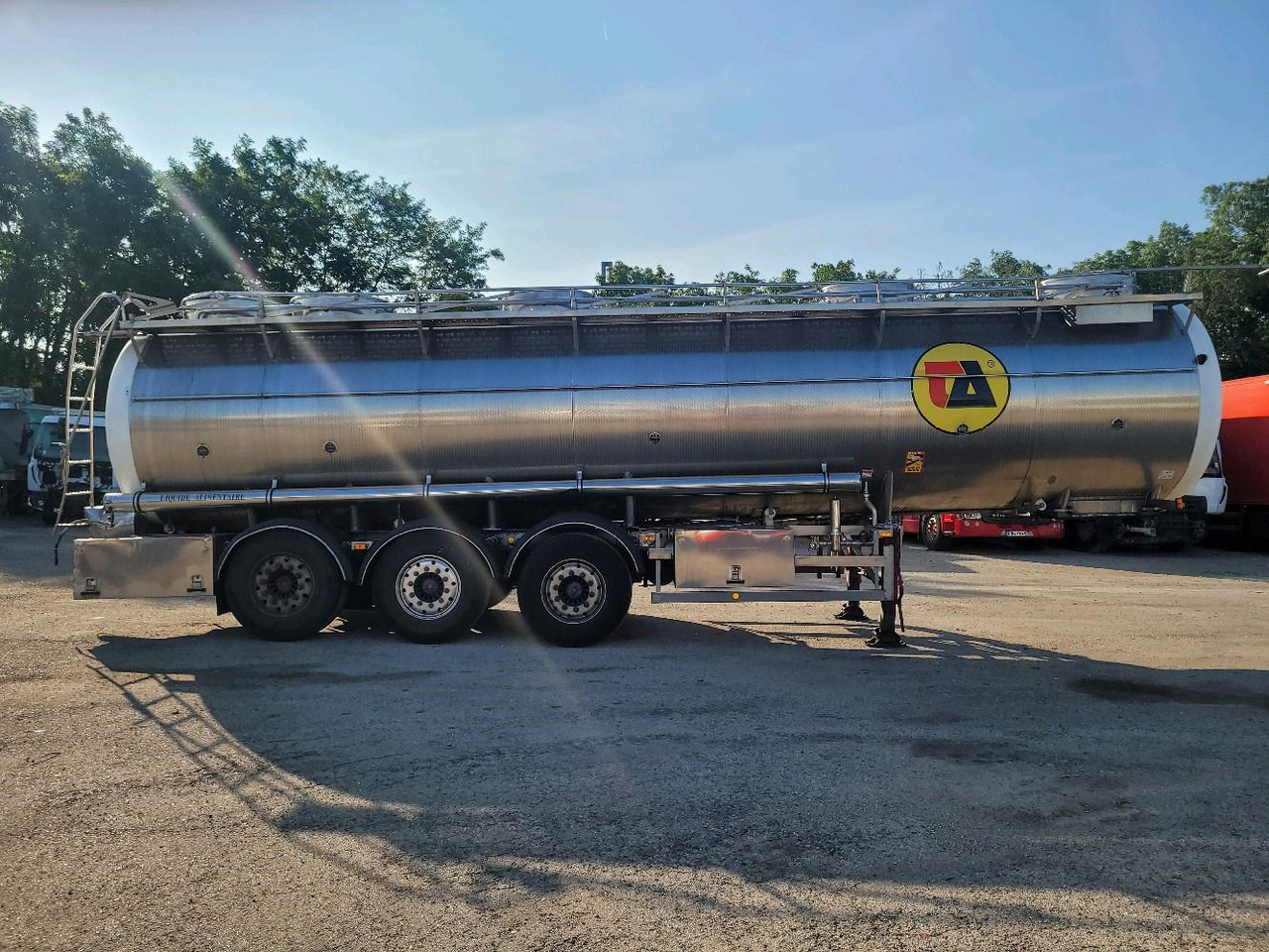 DIVERS SEMI CITERNE LAITI RE FX35DP - Milking equipment, Tank semi-trailer: picture 3 DIVERS SEMI CITERNE LAITI RE FX35DP - Milking equipment, Tank semi-trailer: picture 3