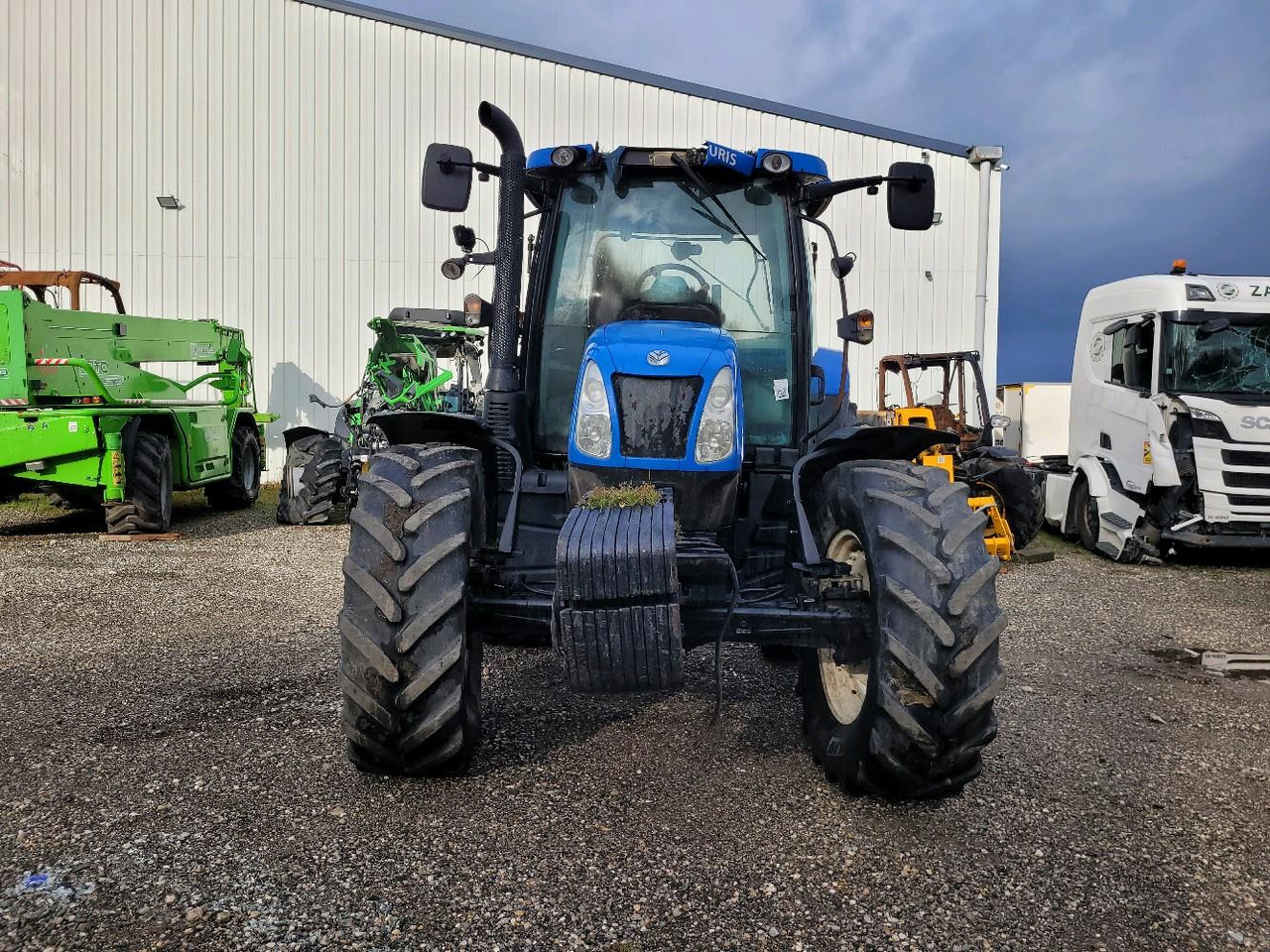 NEW HOLLAND T6.175 - Farm tractor: picture 2 NEW HOLLAND T6.175 - Farm tractor: picture 2