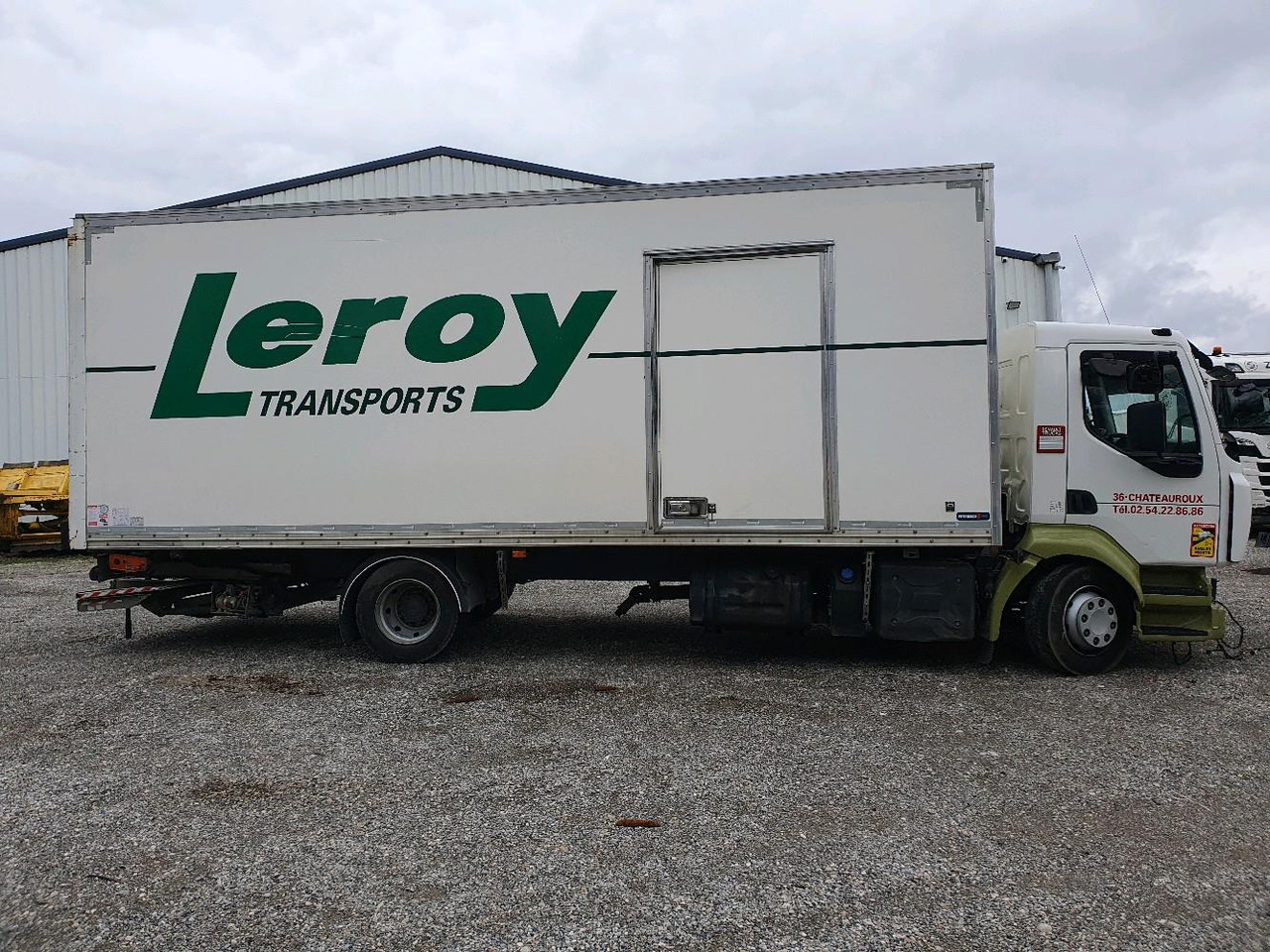 RENAULT D 12 DTI 215 - Box truck: picture 3 RENAULT D 12 DTI 215 - Box truck: picture 3