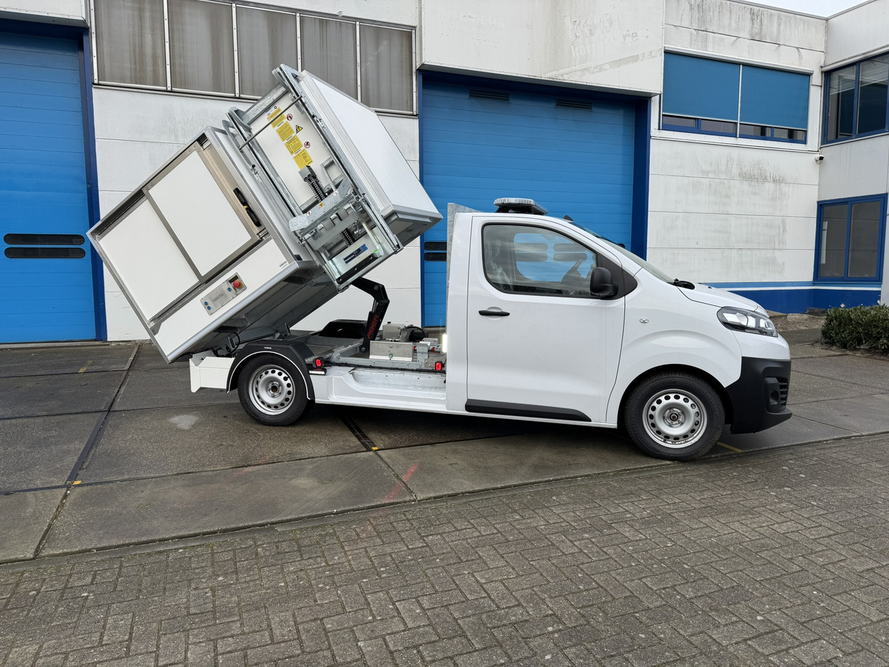 Citroen E-Jumpy veegvuil zijbelader seitenlader mullfahrzeug - Tipper van, Electric van: picture 1 Citroen E-Jumpy veegvuil zijbelader seitenlader mullfahrzeug - Tipper van, Electric van: picture 1