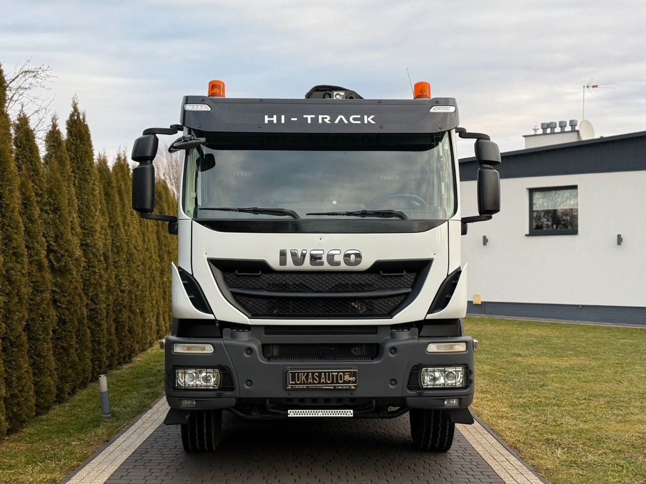 Iveco TRAKKER 450 6X4 DOUBLE HYDRO-BOARD HIAB - Crane truck: picture 3 Iveco TRAKKER 450 6X4 DOUBLE HYDRO-BOARD HIAB - Crane truck: picture 3