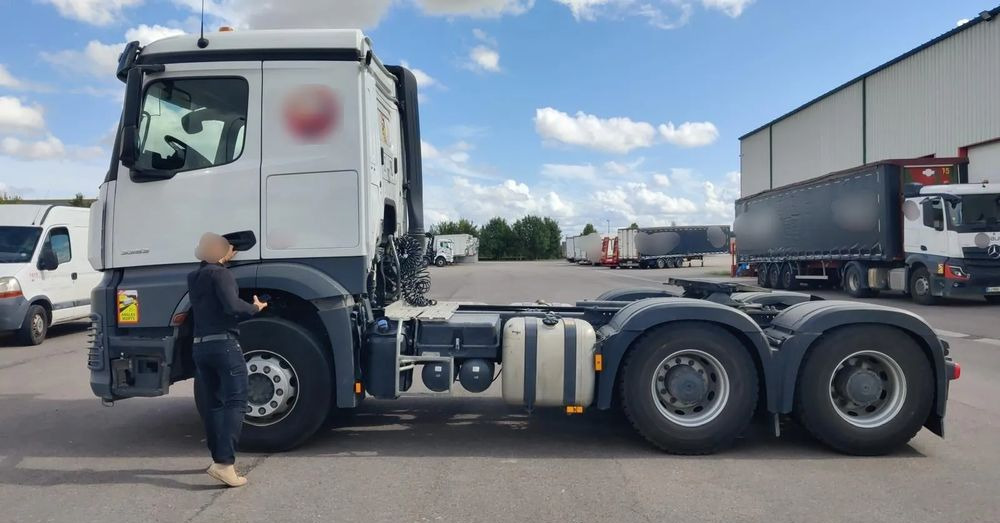 Mercedes-Benz AROCS 3353 6X4 68 TON - Tractor unit: picture 3 Mercedes-Benz AROCS 3353 6X4 68 TON - Tractor unit: picture 3