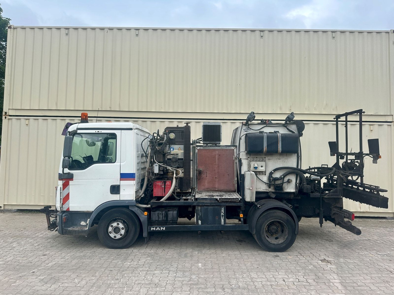 MAN TGL 10.240 / Weiro Bitumenspritze / 1. Hand - Asphalt distributor: picture 2 MAN TGL 10.240 / Weiro Bitumenspritze / 1. Hand - Asphalt distributor: picture 2