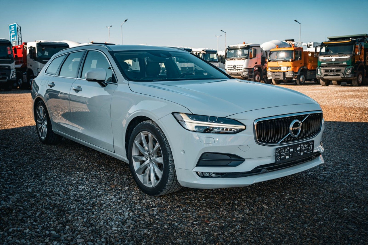 Volvo V90 D4 Momentum 2.0D - Station wagon: picture 1 Volvo V90 D4 Momentum 2.0D - Station wagon: picture 1