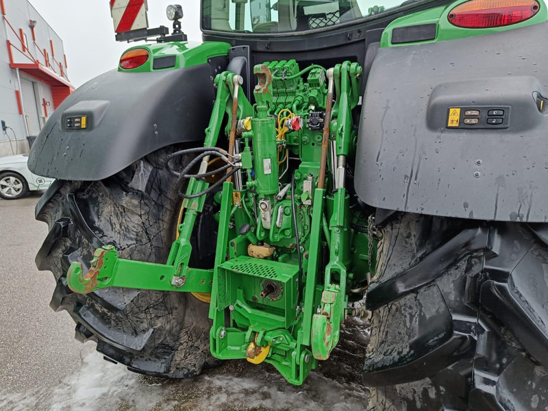 Farm tractor John Deere 6215R: picture 9