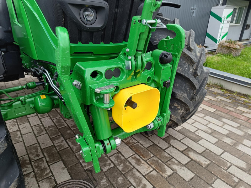 Farm tractor John Deere 6R 155: picture 9