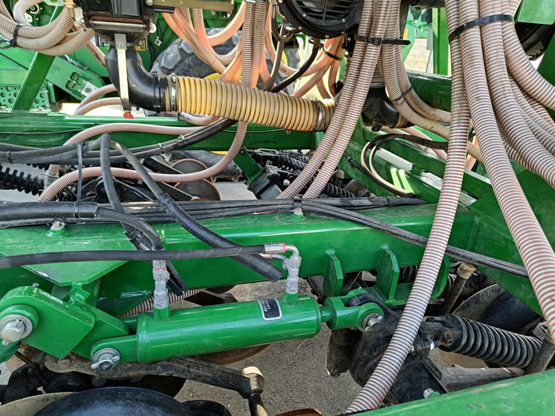 Precision sowing machine for transportation of food John Deere 750 A: picture 11