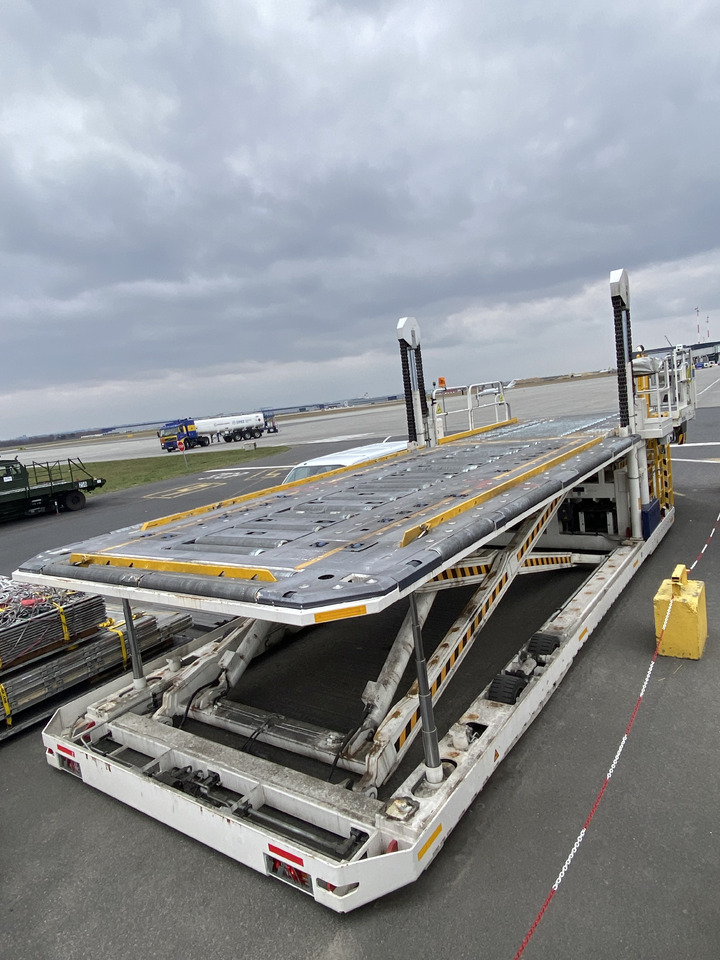 TREPEL CHAMP 350 - Aircraft cargo loader: picture 2 TREPEL CHAMP 350 - Aircraft cargo loader: picture 2