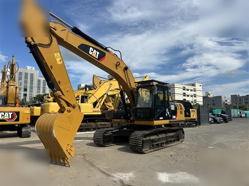 CATERPILLAR 320D - Crawler excavator: picture 2 CATERPILLAR 320D - Crawler excavator: picture 2
