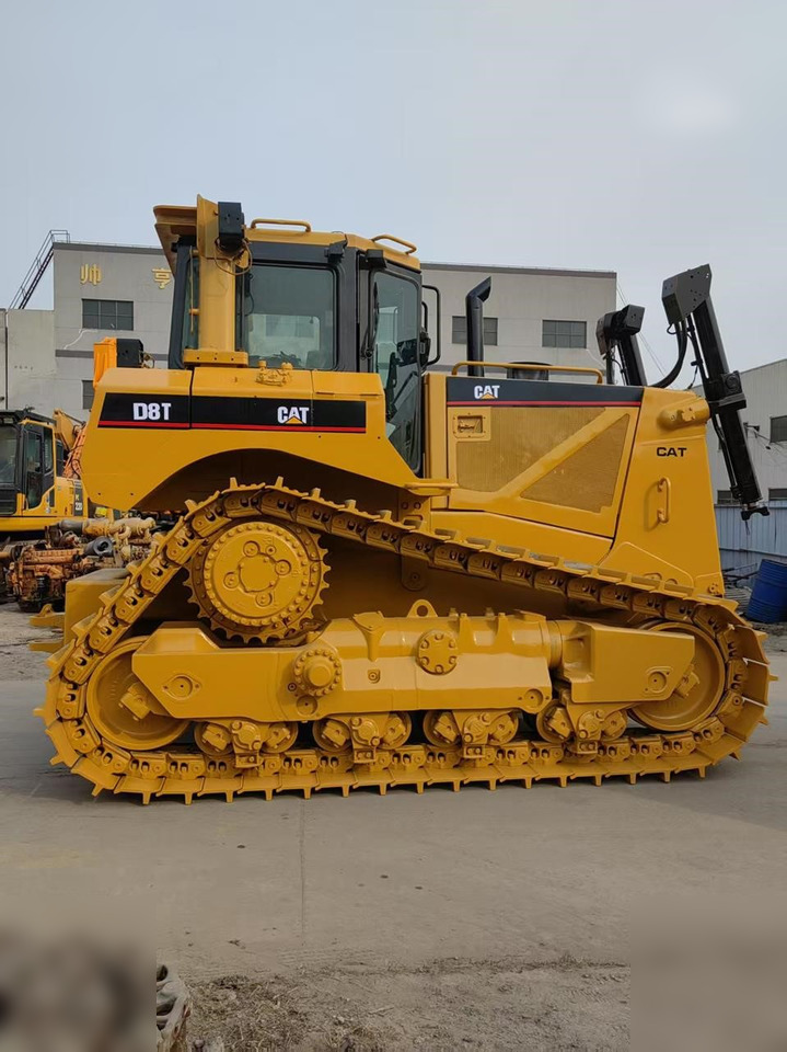 CATERPILLAR D8T - Bulldozer: picture 1 CATERPILLAR D8T - Bulldozer: picture 1