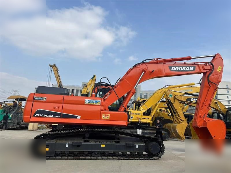 DOOSAN DX300 LC-9C - Crawler excavator: picture 3 DOOSAN DX300 LC-9C - Crawler excavator: picture 3