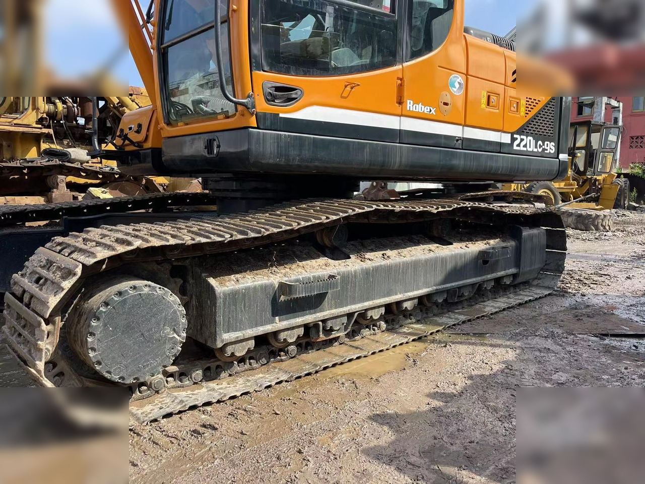 Crawler excavator HYUNDAI ROBEX 220 LC-9S: picture 7