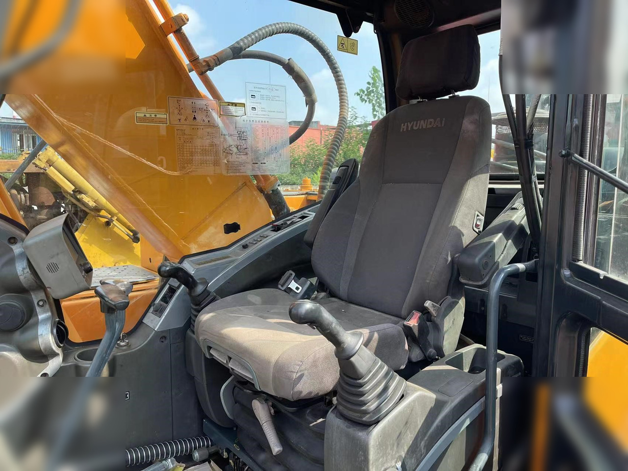 Crawler excavator HYUNDAI ROBEX 220 LC-9S: picture 6