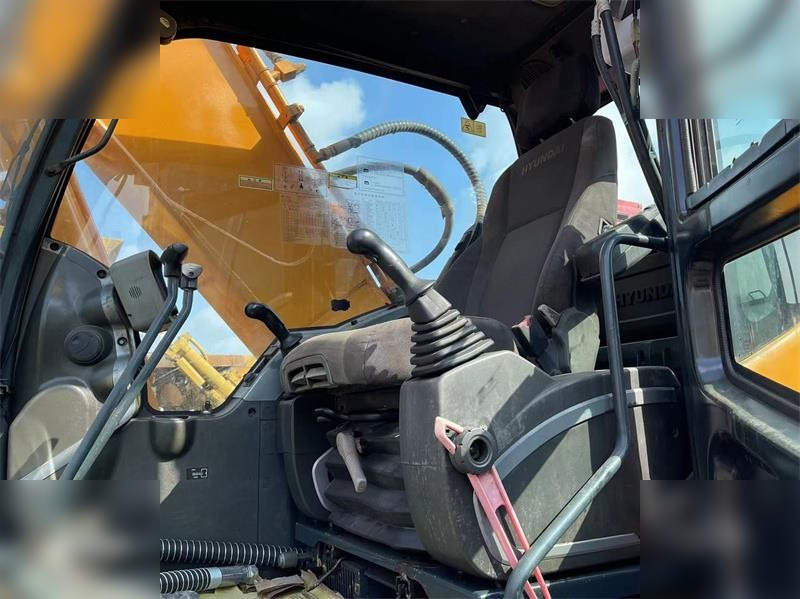 HYUNDAI ROBEX 220 LC-9S - Crawler excavator: picture 5 HYUNDAI ROBEX 220 LC-9S - Crawler excavator: picture 5