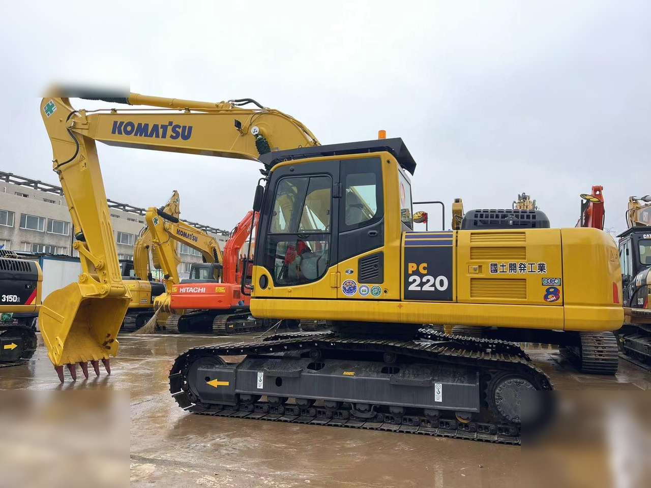 KOMATSU PC200-8 - Crawler excavator: picture 1 KOMATSU PC200-8 - Crawler excavator: picture 1