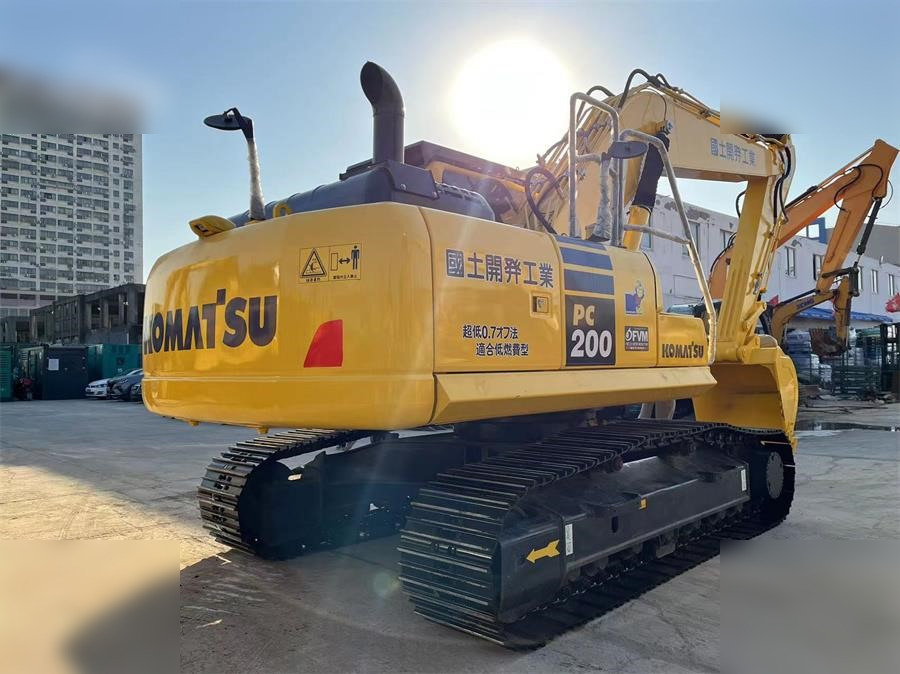 KOMATSU PC200-8 - Crawler excavator: picture 3 KOMATSU PC200-8 - Crawler excavator: picture 3