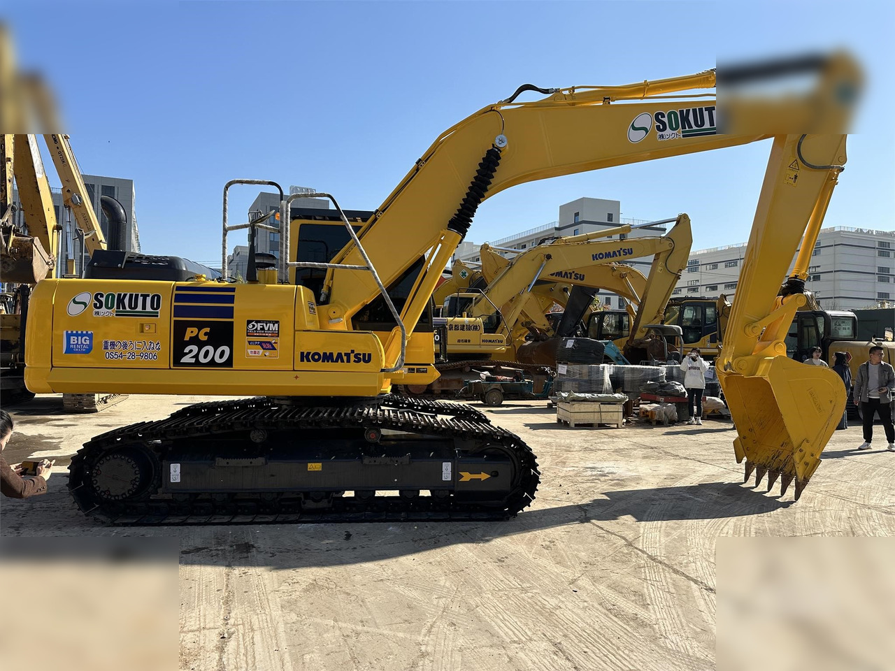 KOMATSU PC200-8 - Crawler excavator: picture 3 KOMATSU PC200-8 - Crawler excavator: picture 3