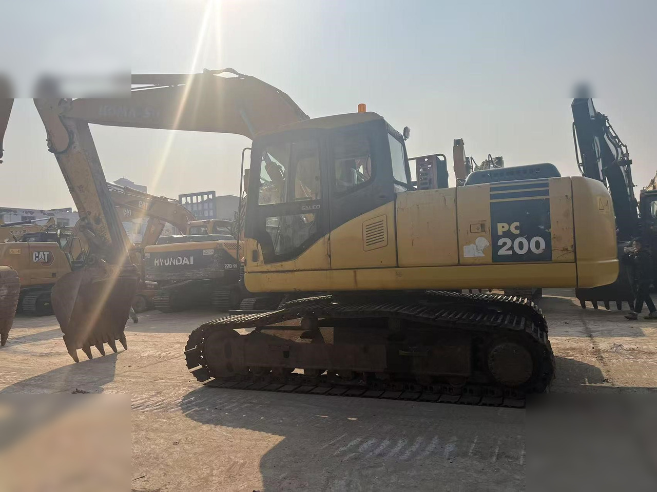 KOMATSU PC220-7 - Crawler excavator: picture 1 KOMATSU PC220-7 - Crawler excavator: picture 1