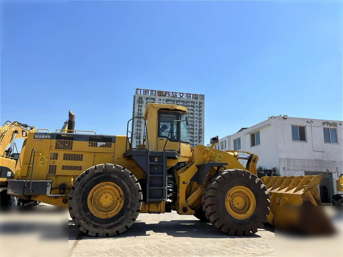 KOMATSU WA600-3 - Wheel loader: picture 2 KOMATSU WA600-3 - Wheel loader: picture 2