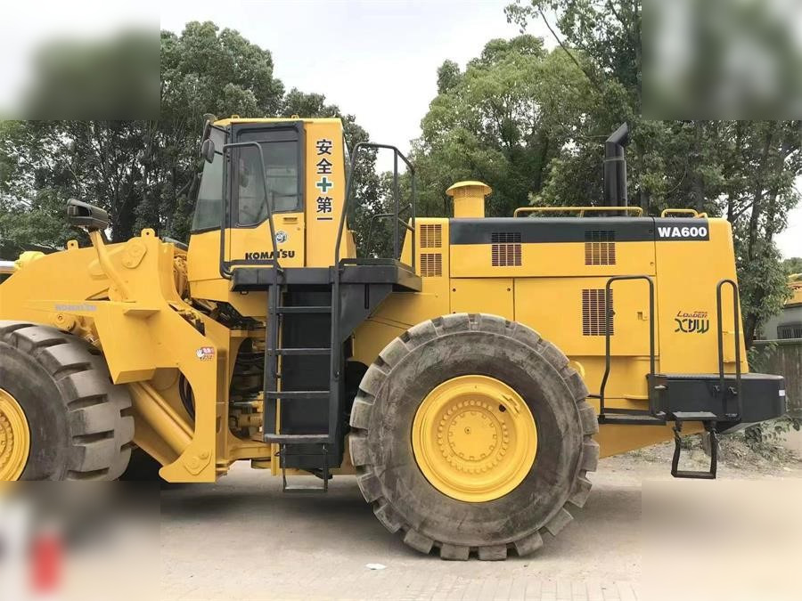 KOMATSU WA600-3 - Wheel loader: picture 3 KOMATSU WA600-3 - Wheel loader: picture 3